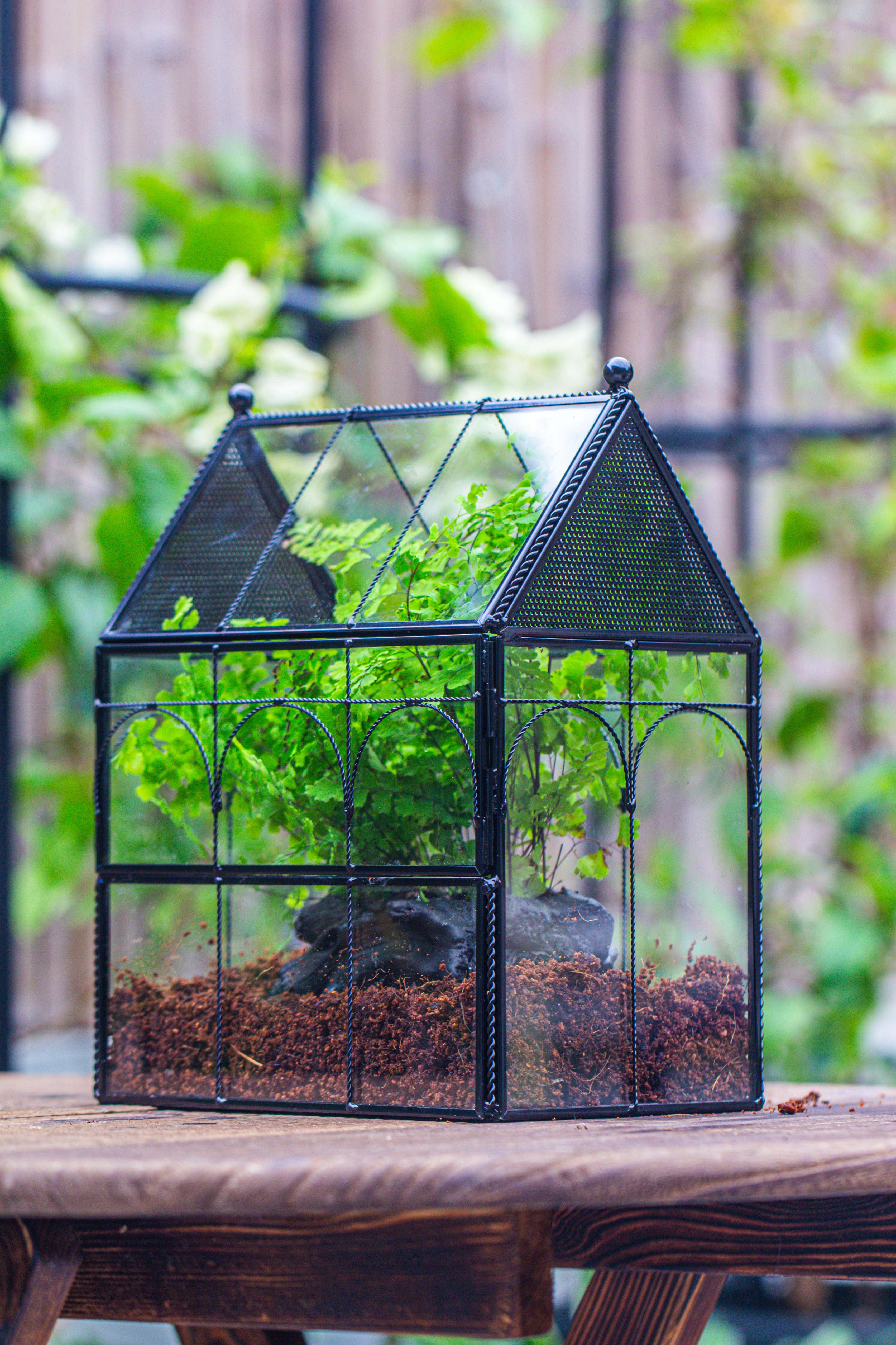 Handmade Twisted Wire House Shape Glass Geometric Terrarium with LED Light Set, Snail Jumping Spider Enclosure, Insect Container Set - NCYPgarden