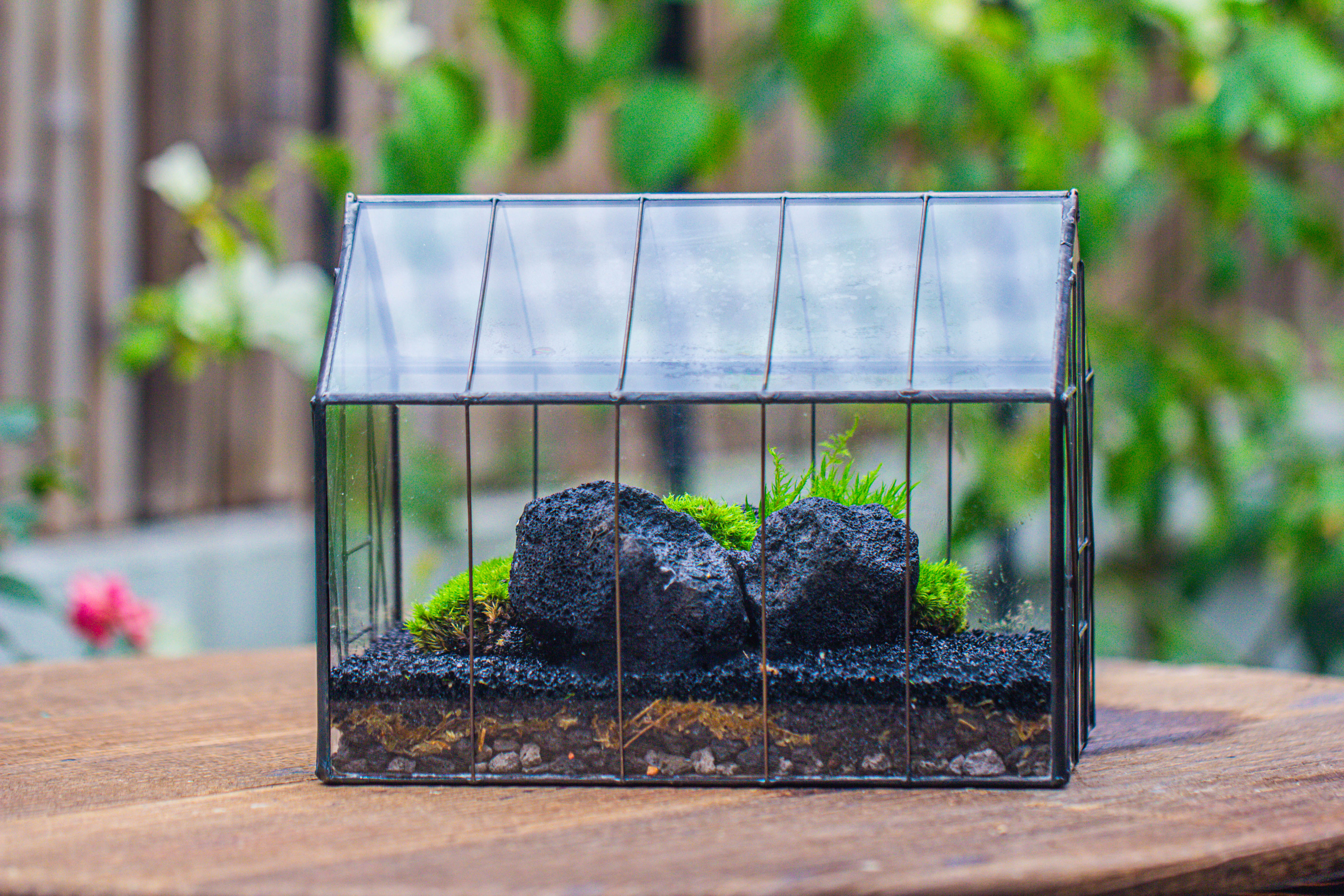 房子上开门 谷仓 黑火山岩 - NCYPgarden