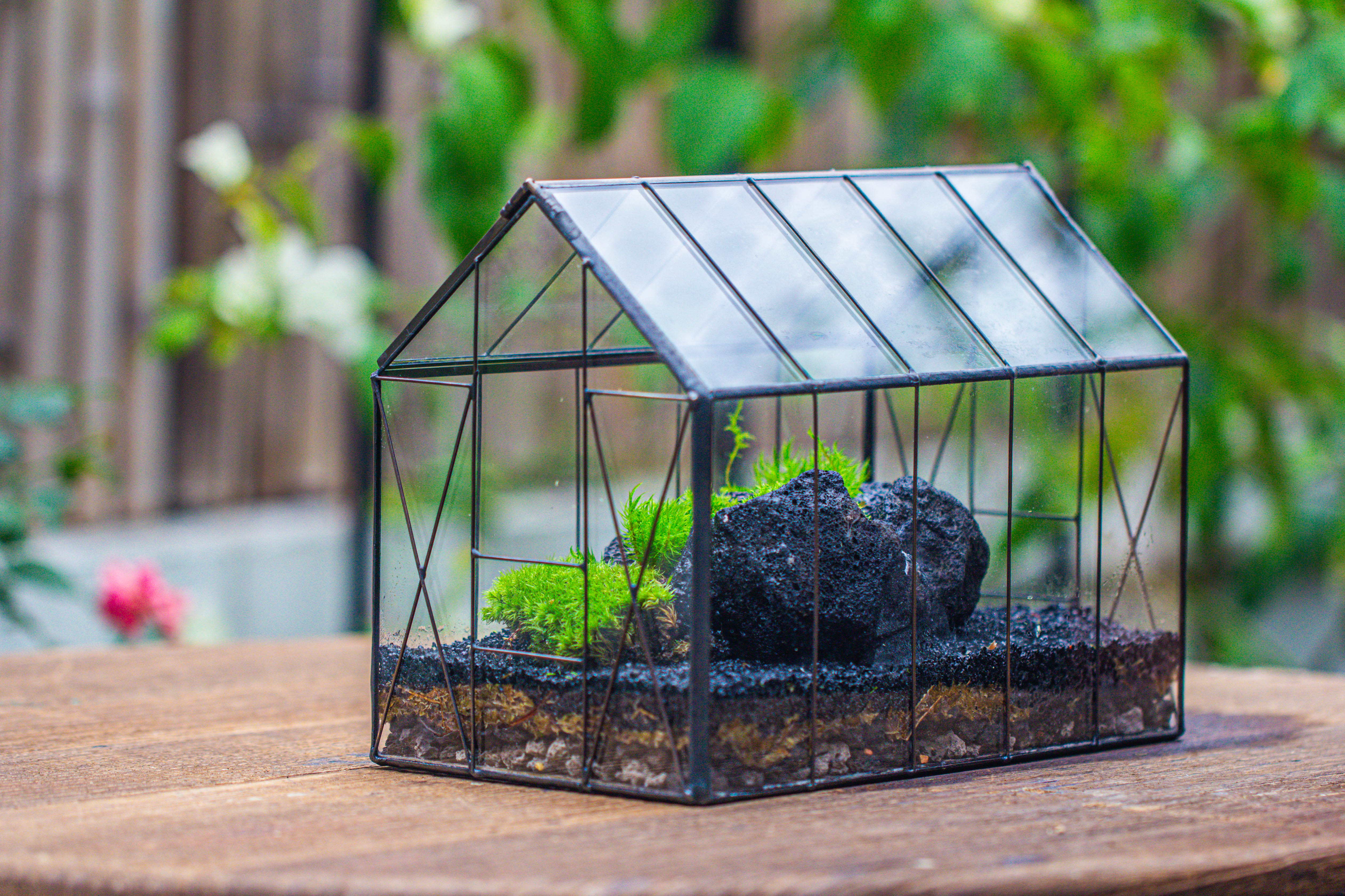 房子上开门 谷仓 黑火山岩 - NCYPgarden