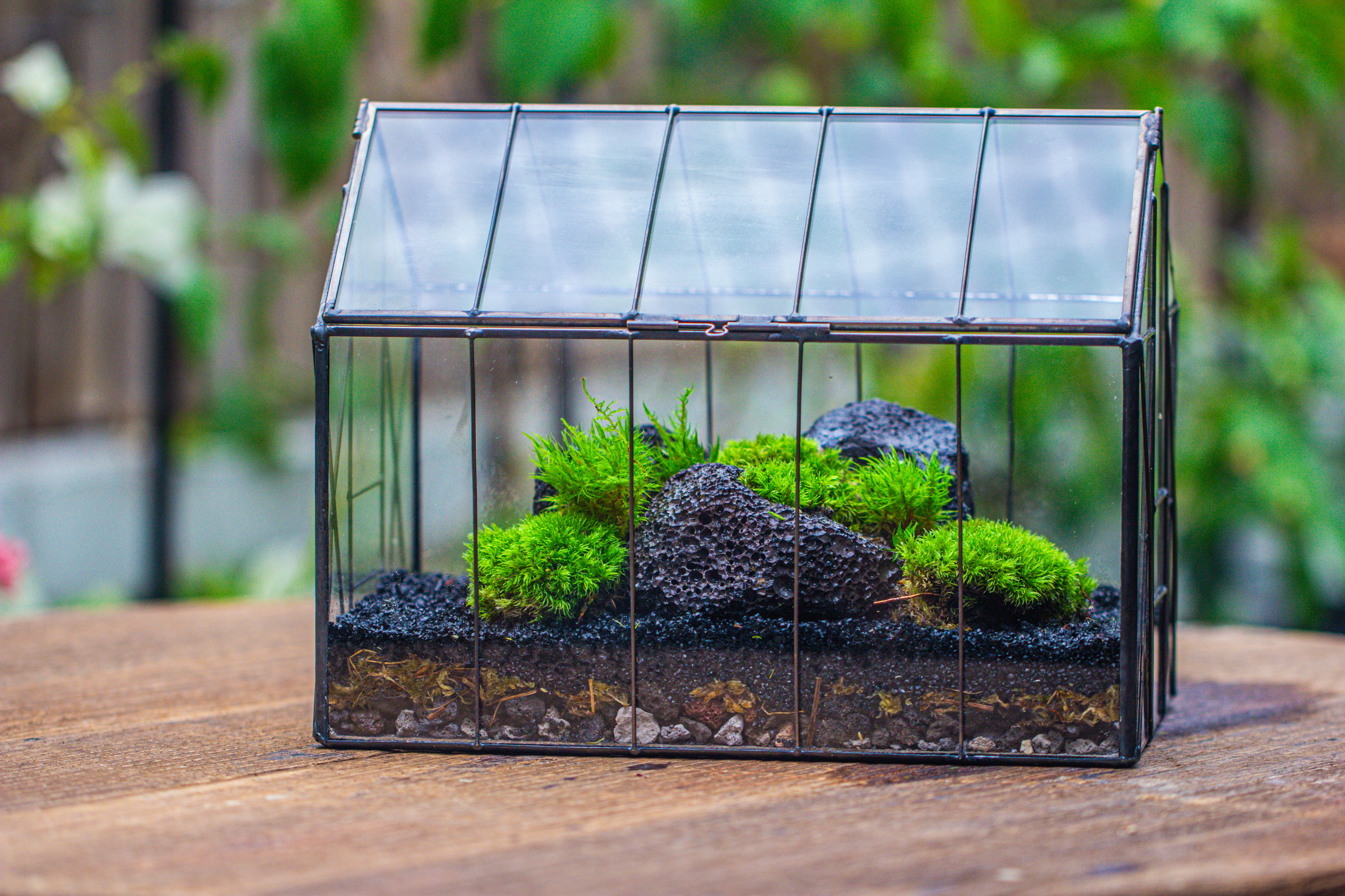 房子上开门 谷仓 黑火山岩 - NCYPgarden